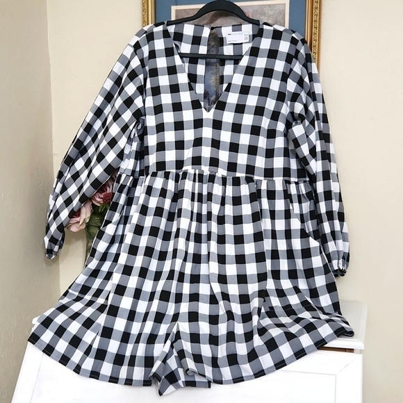 ASOS Maternity Vfront smock romper in mono gingham Contemporary Collegiate - Picture 3 of 14